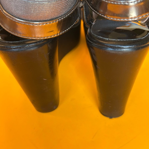 Charles David Metallic Gray Elastic Strap High Heel Wedge Sandals - Picture 3 of 10